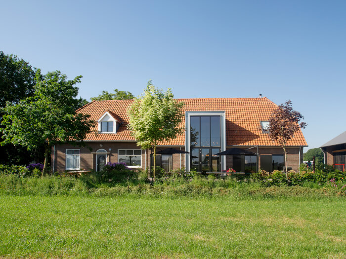 Groepsaccommodatie in Otterlo (Gelderland) voor 24 personen met 9 slaapkamers en 9 badkamers.