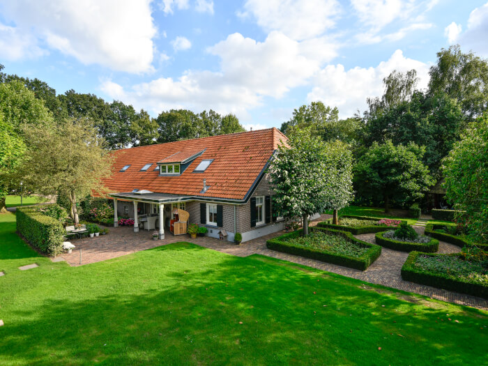 Groepsaccommodatie in Bennekom (Gelderland) voor 20 personen met 7 slaapkamers en 2 badkamers.