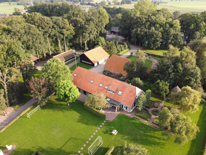 Groepsaccommodatie in Bennekom (Gelderland) voor 20 personen met 7 slaapkamers en 2 badkamers.