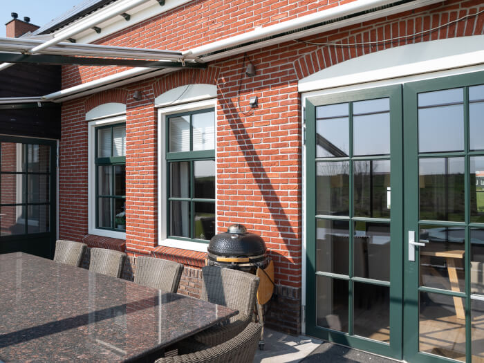 Groepsaccommodatie in Colijnsplaat (Zeeland) voor 10 personen met 5 slaapkamers en 3 badkamers.
