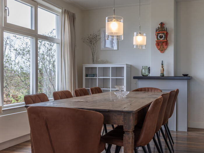 Groepsaccommodatie in Sloten (Friesland) voor 10 personen met 4 slaapkamers en 1 badkamers.