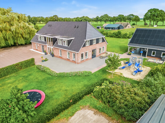 Groepsaccommodatie in Ane (Overijssel) voor 22 personen met 12 slaapkamers en 12 badkamers.