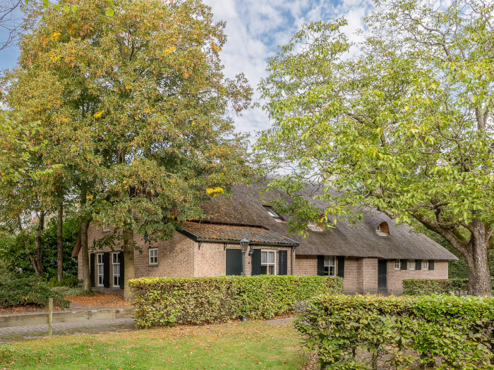Groepsaccommodatie in Loon op Zand (Noord-Brabant) voor 80 personen met 18 slaapkamers en 8 badkamers.