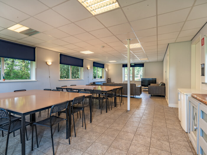 Groepsaccommodatie in Noardburgum (Friesland) voor 15 personen met 5 slaapkamers en 4 badkamers.