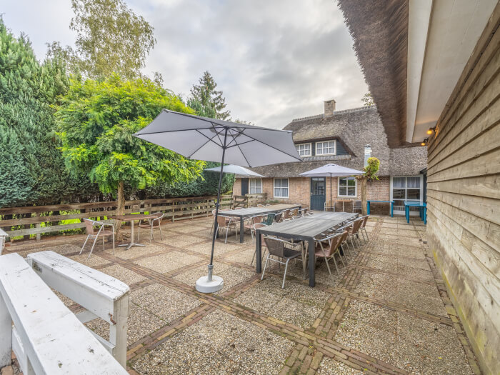 Groepsaccommodatie in Loon op Zand (Noord-Brabant) voor 30 personen met 10 slaapkamers en 5 badkamers.
