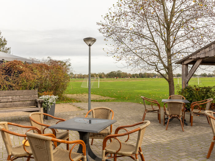 Groepsaccommodatie in Lettele (Overijssel) voor 30 personen met 12 slaapkamers en 7 badkamers.
