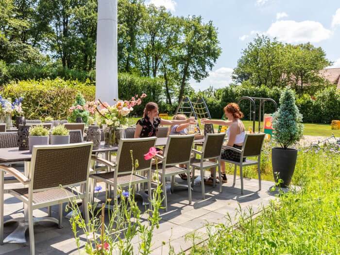 Groepsaccommodatie in Buurse (Overijssel) voor 12 personen met 6 slaapkamers en 6 badkamers.