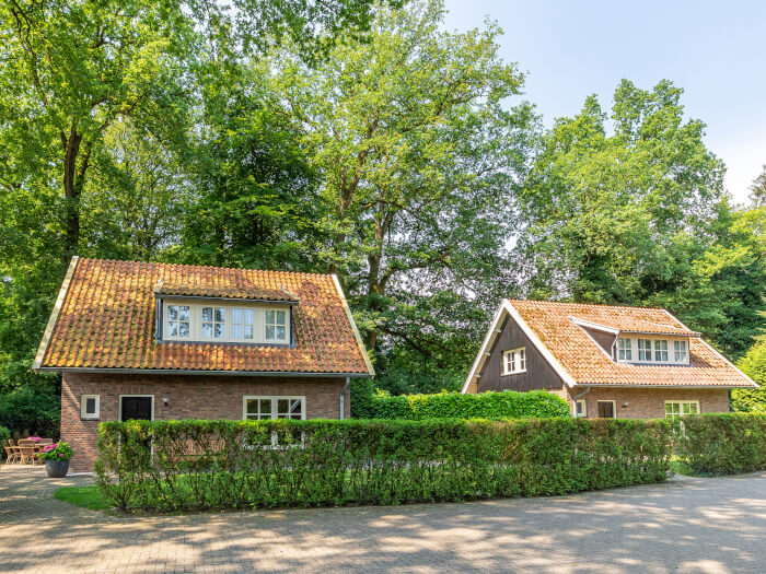 Groepsaccommodatie in Losser (Overijssel) voor 16 personen met 8 slaapkamers en 2 badkamers.