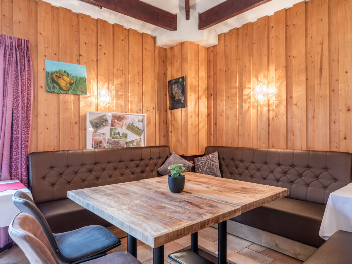 Groepsaccommodatie in Vreeland (Utrecht) voor 50 personen met 18 slaapkamers en 10 badkamers.