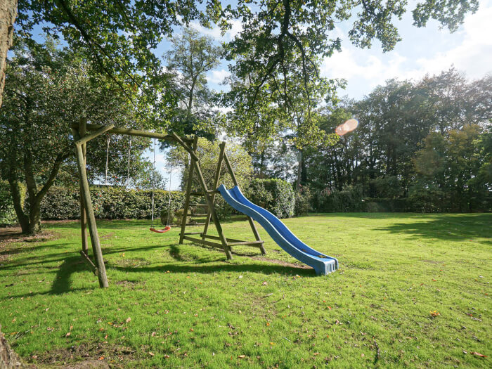 Groepsaccommodatie in Winterswijk (Gelderland) voor 40 personen met 18 slaapkamers en 9 badkamers.