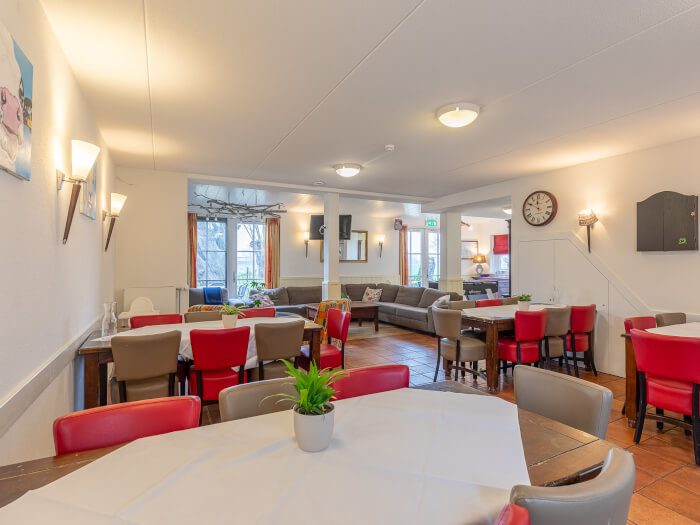 Groepsaccommodatie in Vreeland (Utrecht) voor 16 personen met 7 slaapkamers en 6 badkamers.