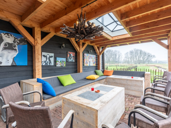 Groepsaccommodatie in Vreeland (Utrecht) voor 16 personen met 7 slaapkamers en 6 badkamers.