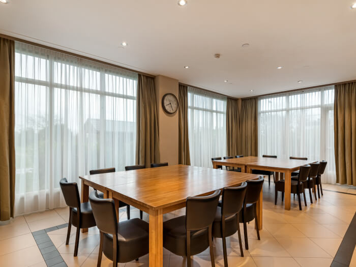 Groepsaccommodatie in Beemster (Noord-Holland) voor 16 personen met 8 slaapkamers en 7 badkamers.