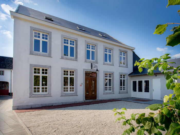 Groepsaccommodatie in Teuven (Belgisch Limburg) voor 30 personen met 12 slaapkamers en 12 badkamers.