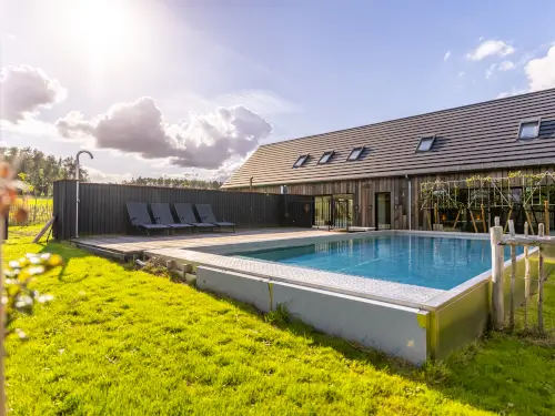 Familiehuis met privé binnenzwembad, sauna & speelzolder