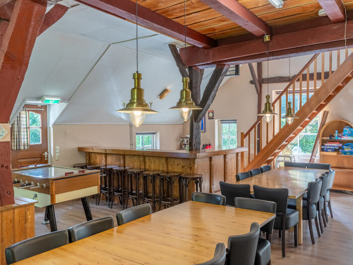 Groepsaccommodatie in Geesteren (Gelderland) voor 20 personen met 6 slaapkamers en 4 badkamers.