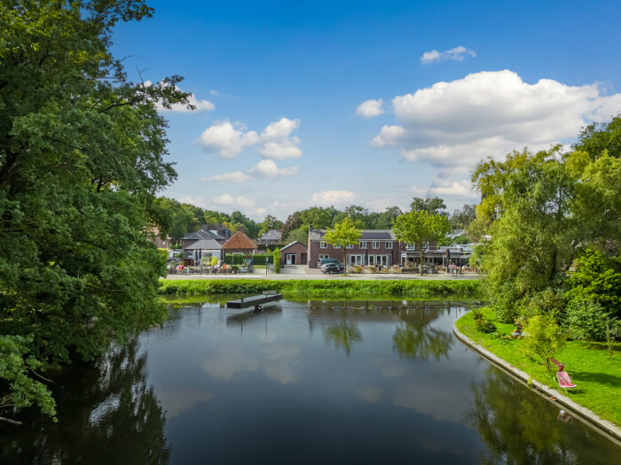 Groepsaccommodatie in Helenaveen (Limburg) voor 11 personen met 4 slaapkamers en 4 badkamers.