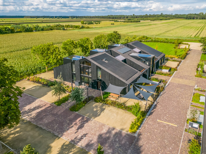 Groepsaccommodatie in Bergeijk (Noord-Brabant) voor 50 personen met 23 slaapkamers en 17 badkamers.