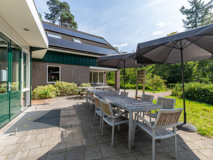 Groepsaccommodatie in Ommen (Overijssel) voor 28 personen met 14 slaapkamers en 10 badkamers.