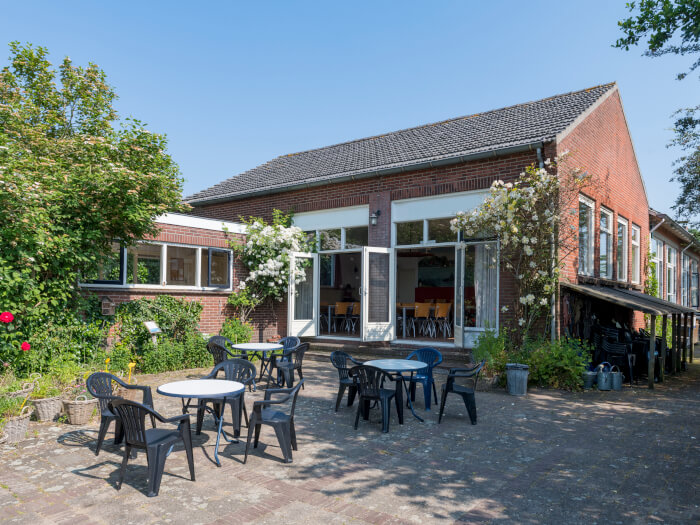 Groepsaccommodatie in Reeuwijk (Zuid-Holland) voor 22 personen met 2 slaapkamers en 4 badkamers.