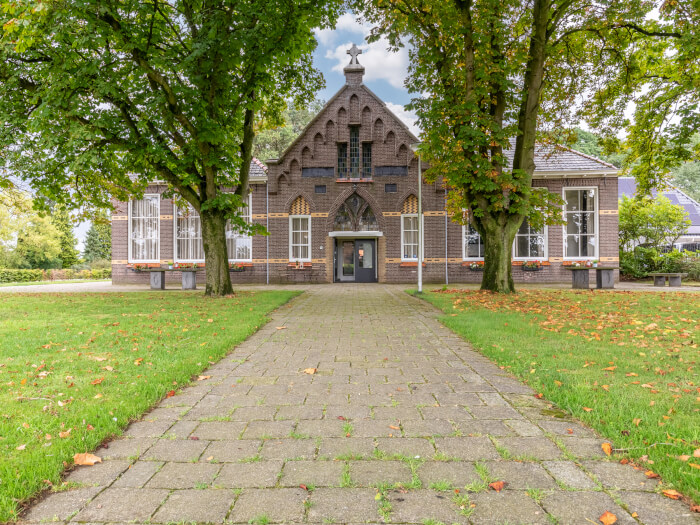 Groepsaccommodatie in Lattrop-Breklenkamp (Overijssel) voor 14 personen met 7 slaapkamers en 7 badkamers.