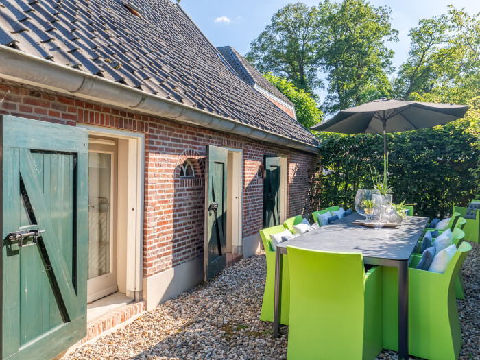 Groepsaccommodatie in Zenderen (Overijssel) voor 14 personen met 6 slaapkamers en 4 badkamers.