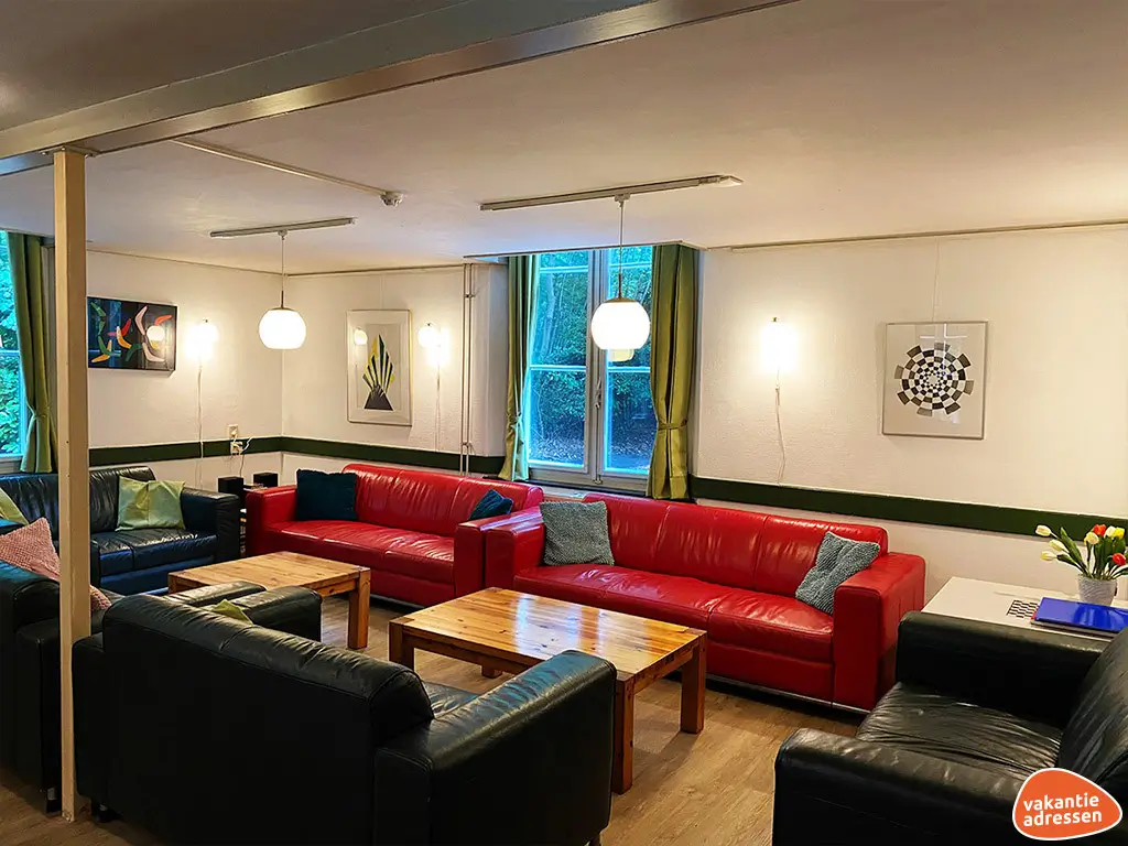 Groepsaccommodatie in Bosschenhoofd (Noord-Brabant) voor 16 personen met 7 slaapkamers en 4 badkamers.
