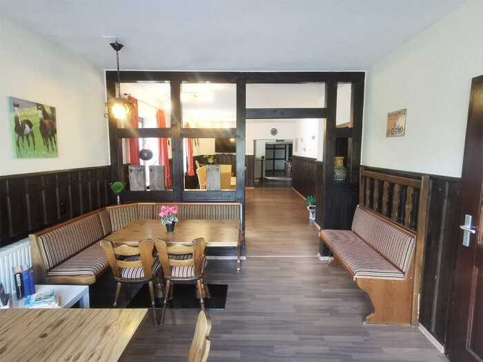 Groepsaccommodatie in Winterberg (Noordrijn-Westfalen) voor 16 personen met 8 slaapkamers en 5 badkamers.