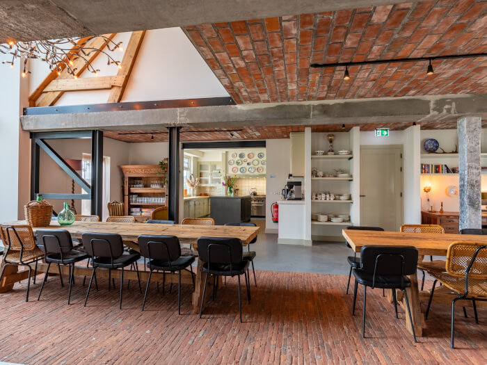 Groepsaccommodatie in Otterlo (Gelderland) voor 18 personen met 9 slaapkamers en 9 badkamers.