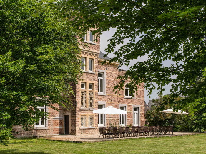 Groepsaccommodatie in Boirs (Limburg) voor 30 personen met 12 slaapkamers en 10 badkamers.