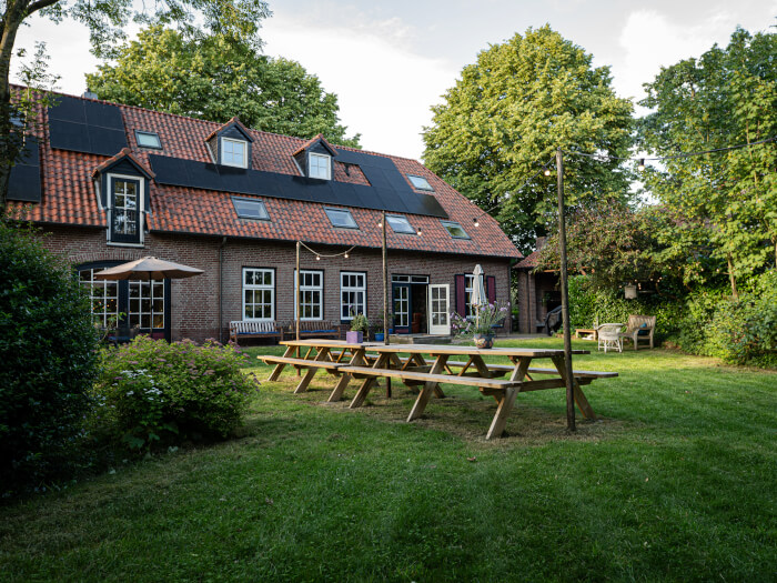 Groepsaccommodatie in Mill (Noord-Brabant) voor 32 personen met 14 slaapkamers en 6 badkamers.