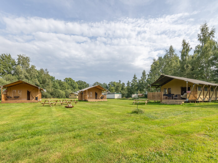 Groepsaccommodatie in Beltrum (Gelderland) voor 82 personen met 41 slaapkamers en 16 badkamers.