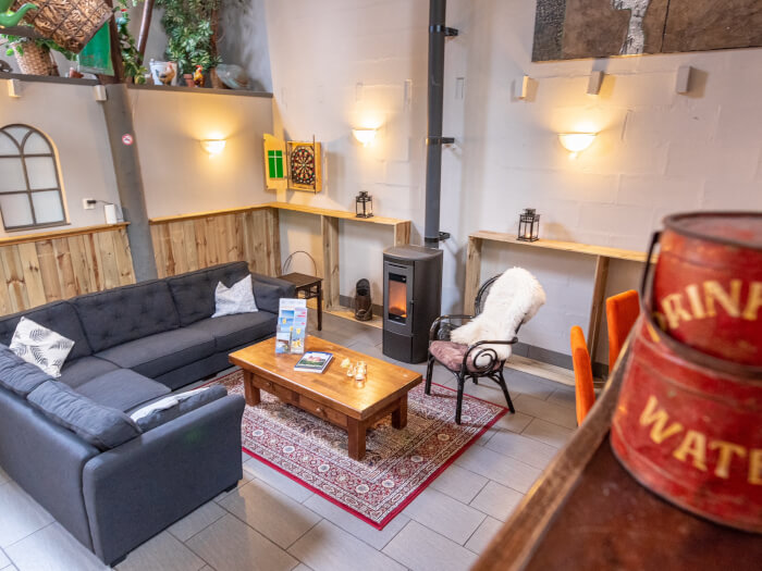 Groepsaccommodatie in Wehe-den Hoorn (Groningen) voor 25 personen met 10 slaapkamers en 7 badkamers.