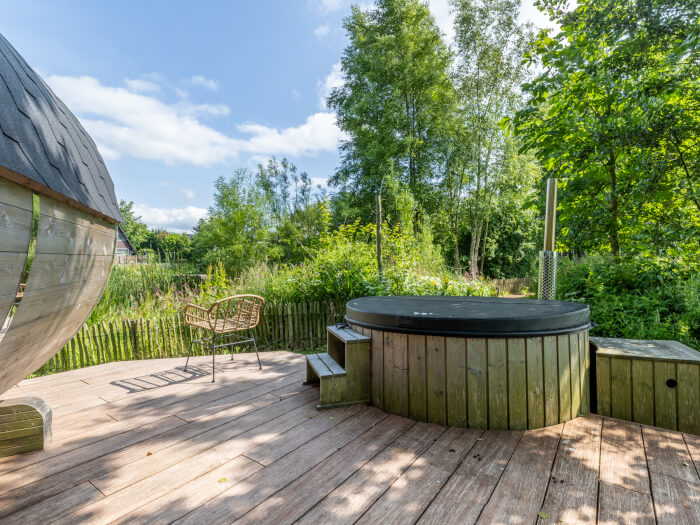 Groepsaccommodatie in Twijzelerheide (Friesland) voor 20 personen met 10 slaapkamers en 7 badkamers.