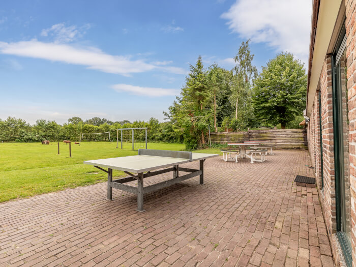 Groepsaccommodatie in IJhorst (Overijssel) voor 25 personen met 4 slaapkamers en 3 badkamers.