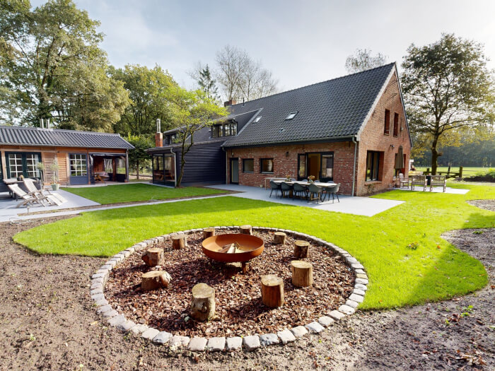 Groepsaccommodatie in Poppel (De Kempen) voor 10 personen met 5 slaapkamers en 5 badkamers.