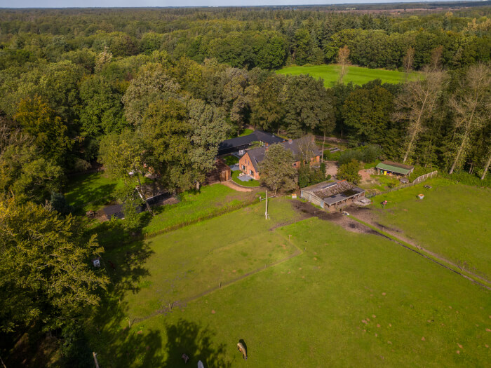 Groepsaccommodatie in Poppel (De Kempen) voor 10 personen met 5 slaapkamers en 5 badkamers.