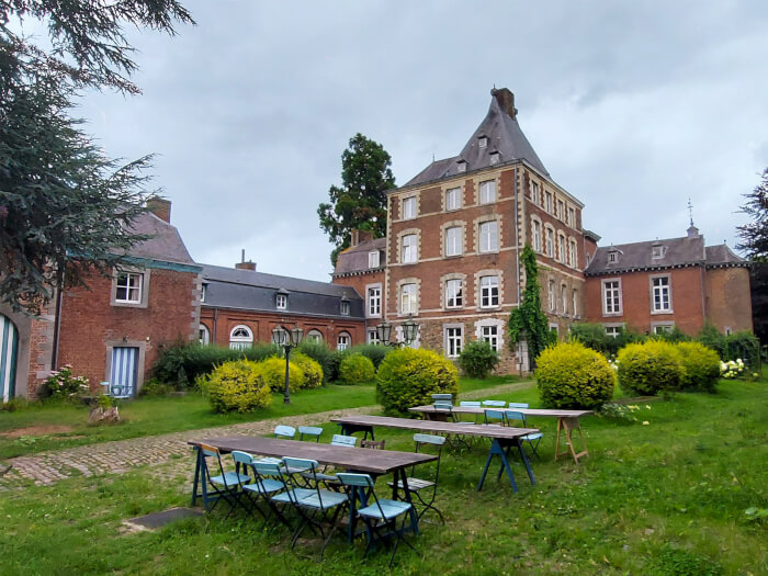 Groepsaccommodatie in Blegny (Limburg) voor 29 personen met 12 slaapkamers en 8 badkamers.