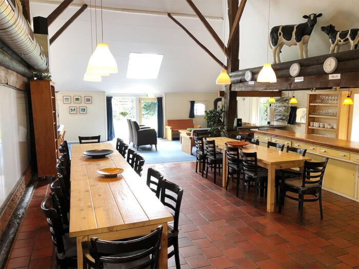 Groepsaccommodatie in Diever (Drenthe) voor 15 personen met 7 slaapkamers en 5 badkamers.