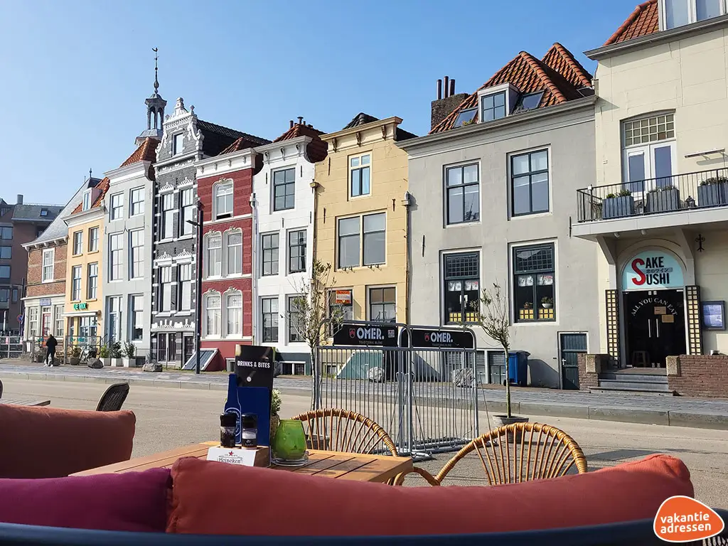 Groepsaccommodatie in Vlissingen (Zeeland) voor 12 personen met 6 slaapkamers en 3 badkamers.