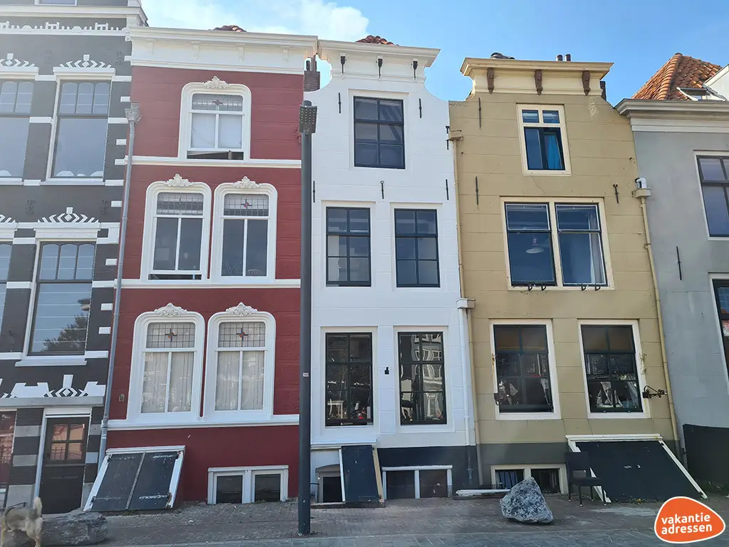 Groepsaccommodatie in Vlissingen (Zeeland) voor 12 personen met 6 slaapkamers en 3 badkamers.