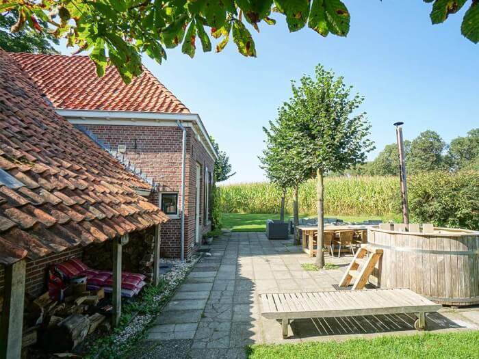 Groepsaccommodatie in Winterswijk (Gelderland) voor 12 personen met 7 slaapkamers en 3 badkamers.