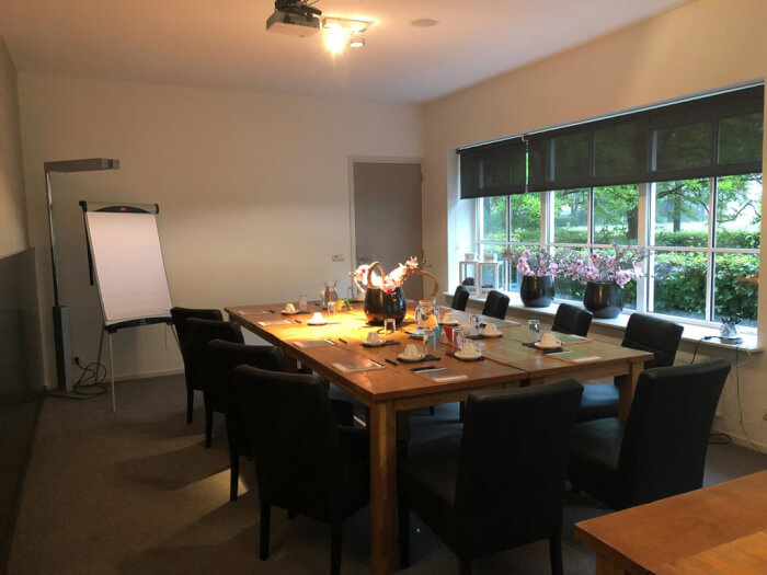 Groepsaccommodatie in Witteveen (Drenthe) voor 34 personen met 17 slaapkamers en 15 badkamers.