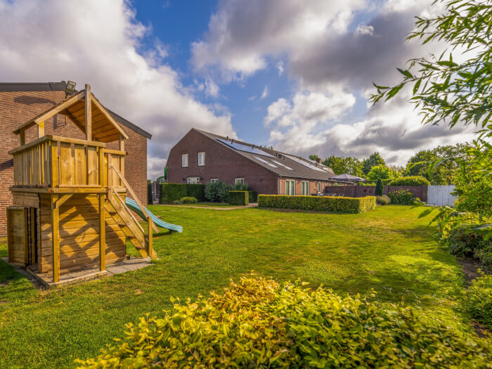 Groepsaccommodatie in Meterik (Limburg) voor 14 personen met 7 slaapkamers en 4 badkamers.