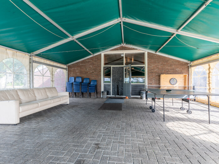 Groepsaccommodatie in Zwiggelte (Drenthe) voor 20 personen met 2 slaapkamers en 6 badkamers.
