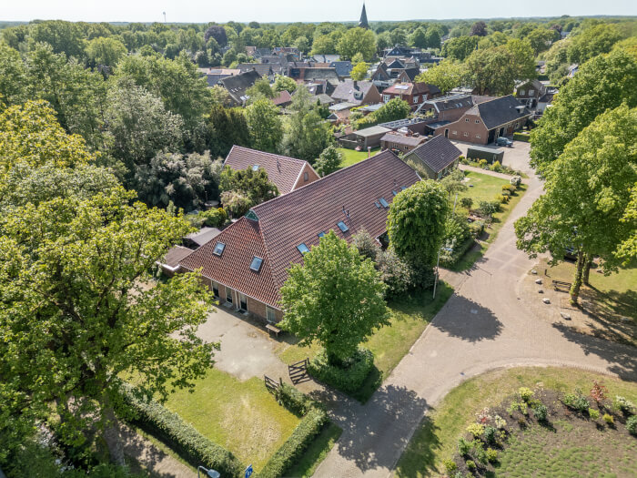 Groepsaccommodatie in Diever (Drenthe) voor 42 personen met 19 slaapkamers en 19 badkamers.