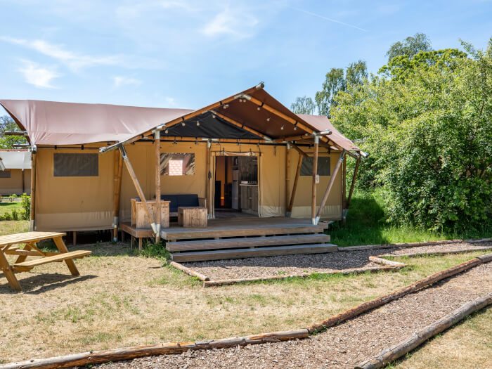 Groepsaccommodatie in Beltrum (Gelderland) voor 42 personen met 21 slaapkamers en 8 badkamers.