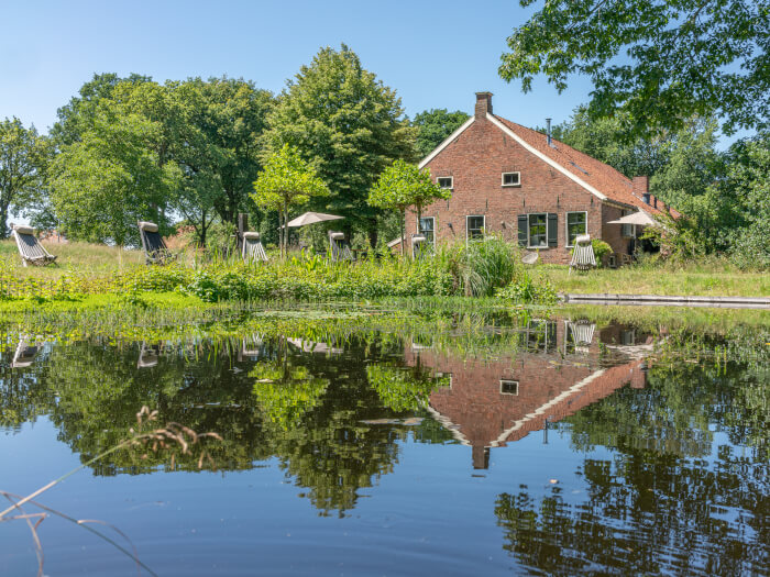 Groepsaccommodatie in Bourtange (Groningen) voor 28 personen met 14 slaapkamers en 9 badkamers.