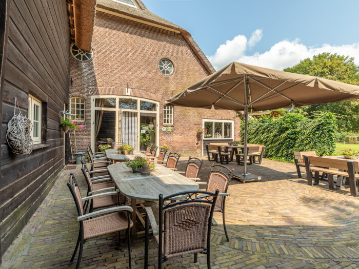 Groepsaccommodatie in Balkbrug (Overijssel) voor 24 personen met 11 slaapkamers en 7 badkamers.