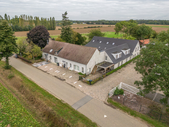 Groepsaccommodatie in Swolgen (Limburg) voor 54 personen met 15 slaapkamers en 11 badkamers.